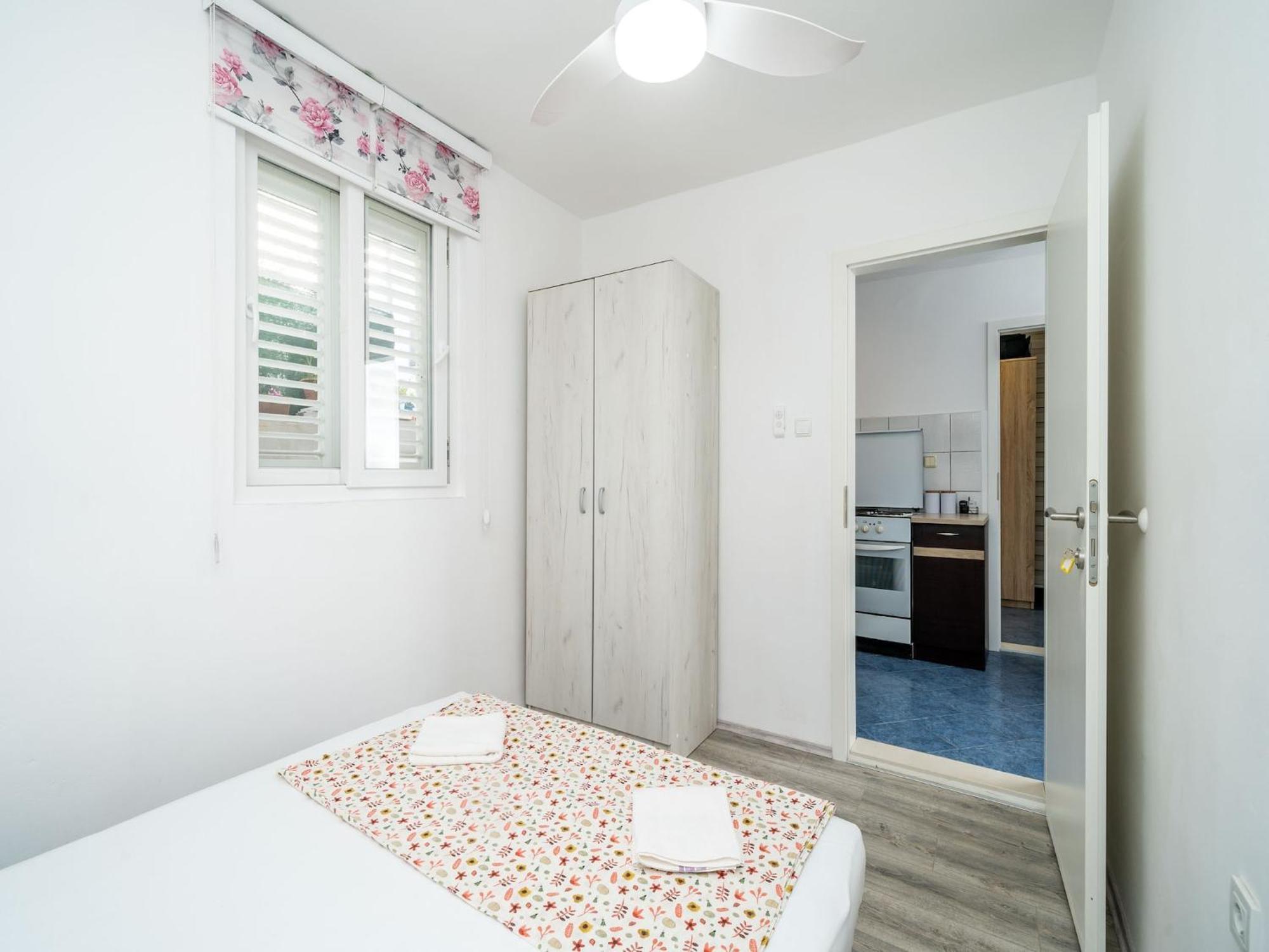& Alan - Double With Shared Bathroom 1 Apartment *